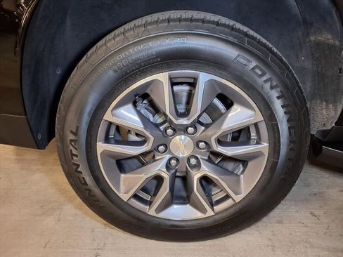 Used 2022 Chevrolet Suburban LT RWD image 18