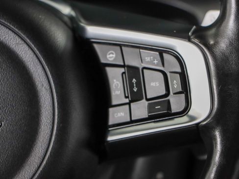 Used 2018 Jaguar F-PACE R-Sport image 14