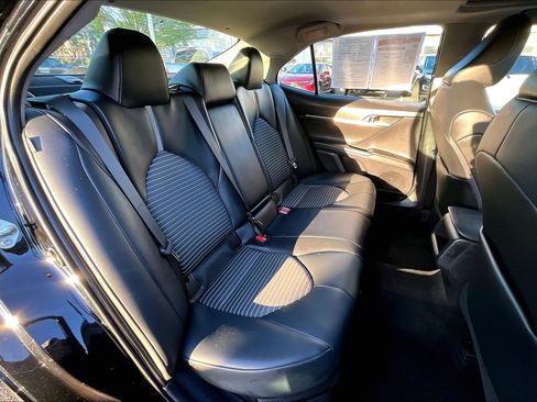 Used 2021 Toyota Camry SE w/ Cold Weather Package FWD image 26