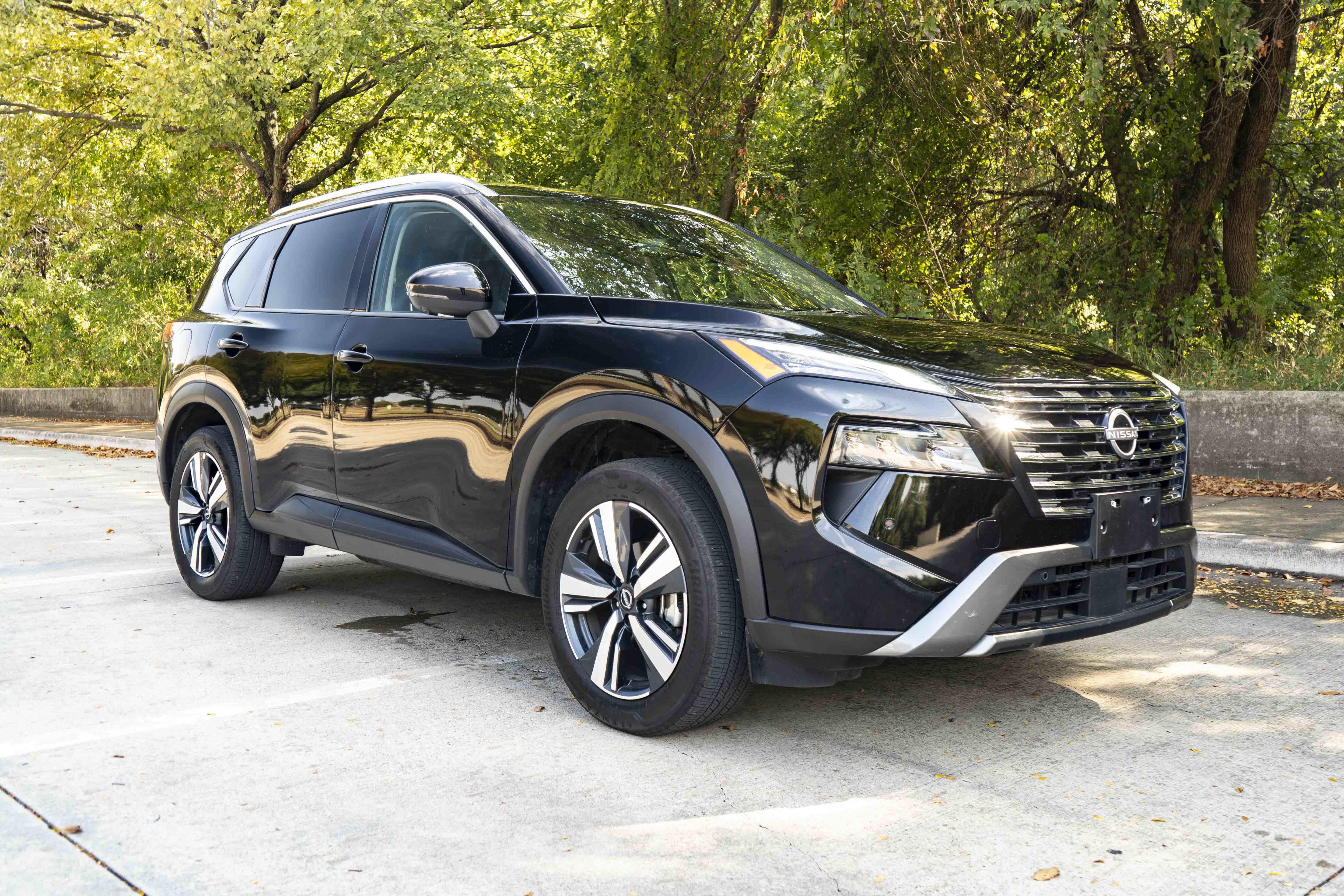Used 2026 Nissan Rogue SL AWD/4WD image 2