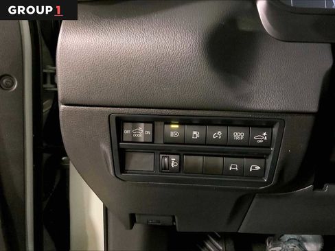 Certified 2025 Toyota Tundra Limited AWD/4WD image 34