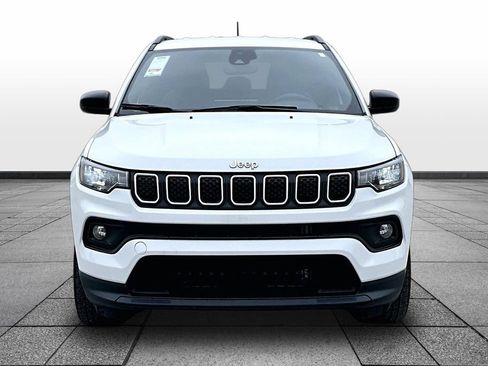Used 2024 Jeep Compass Latitude AWD/4WD image 3