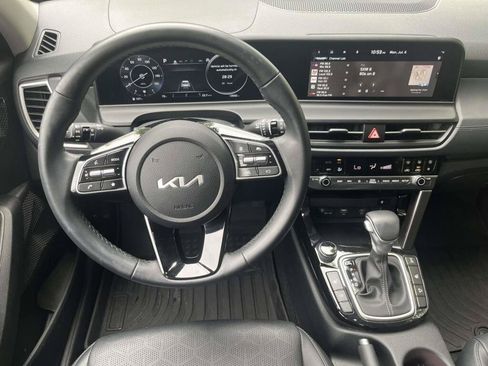 Used 2024 Kia Seltos EX AWD/4WD image 2