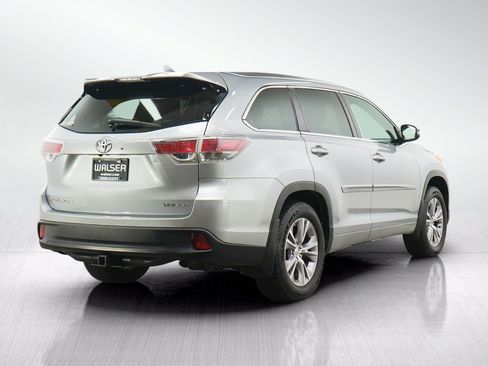 Used 2014 Toyota Highlander XLE AWD/4WD image 5
