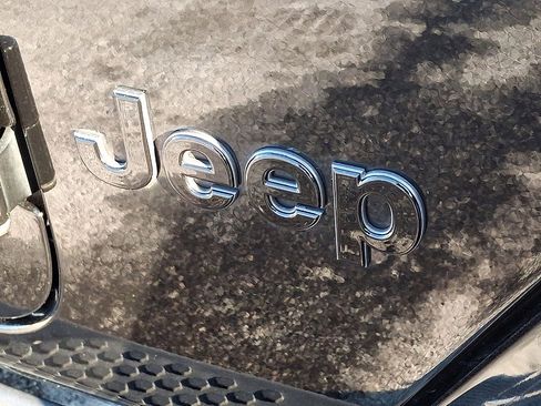 Used 2021 Jeep Wrangler Unlimited Sahara image 24