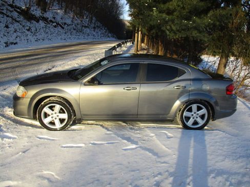 Used 2013 Dodge Avenger SE image 3