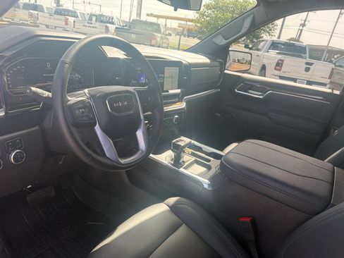Used 2025 GMC Sierra 1500 Elevation w/ Elevation Premium Package AWD/4WD image 9