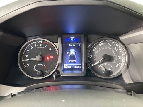 Used 2022 Toyota Tacoma TRD Sport AWD/4WD image 5