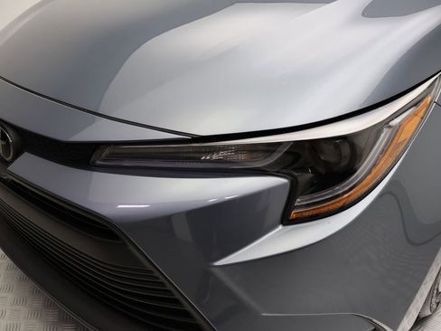 Certified 2025 Toyota Corolla LE image 3