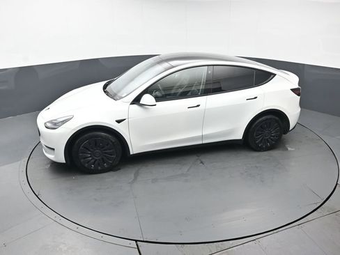 Used 2021 Tesla Model Y Long Range image 37