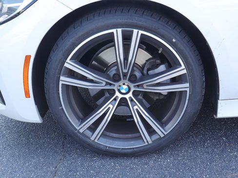 Used 2022 BMW 330i Sedan w/ M Sport Package RWD image 28