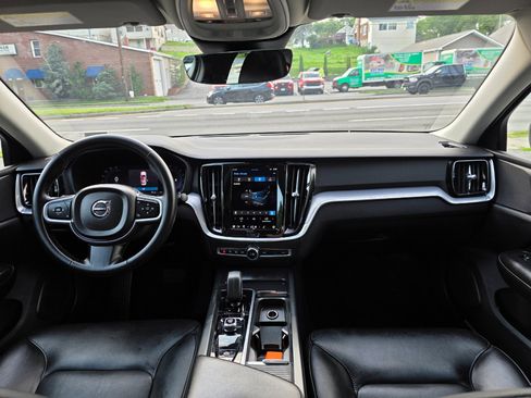 Used 2023 Volvo S60 B5 Core image 18