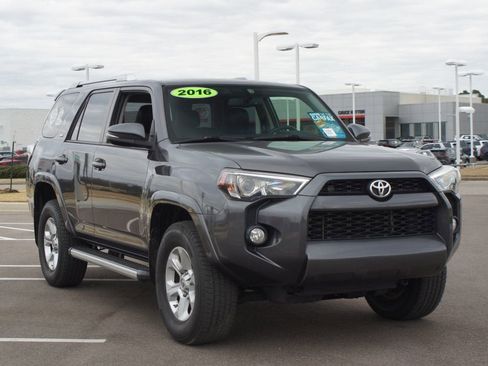 Used 2016 Toyota 4Runner SR5 Premium image 2