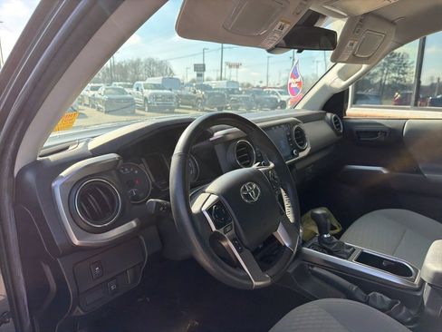 Used 2022 Toyota Tacoma SR5 image 4
