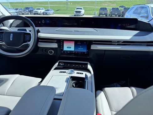 New 2026 Lincoln Navigator L Reserve AWD/4WD image 13