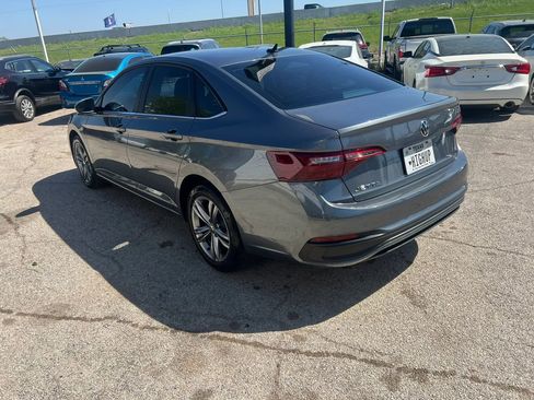 Used 2023 Volkswagen Jetta SE FWD image 9