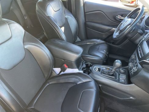 Used 2019 Jeep Cherokee Latitude Plus w/ Comfort/Convenience Group image 10