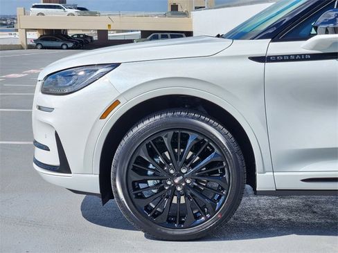 New 2026 Lincoln Corsair Premiere image 9