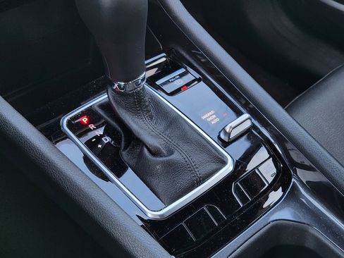 Used 2025 Jeep Compass Latitude image 9