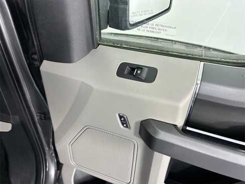 Used 2017 Ford F150 XLT w/ XTR Package image 30