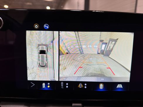 Used 2025 Chevrolet Equinox LT w/ Convenience Package II image 30