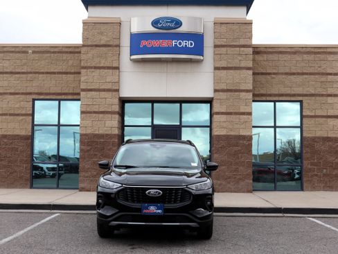 New 2026 Ford Escape SE image 3