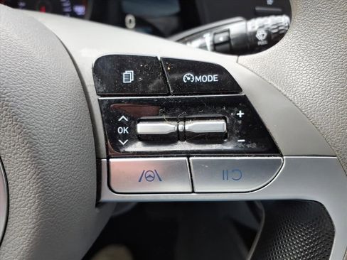 Used 2023 Hyundai Elantra SEL image 19