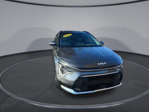Used 2024 Kia Niro EX Touring image 4