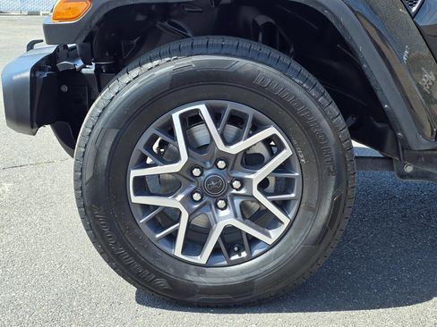 Used 2024 Jeep Wrangler Unlimited Sahara AWD/4WD image 39