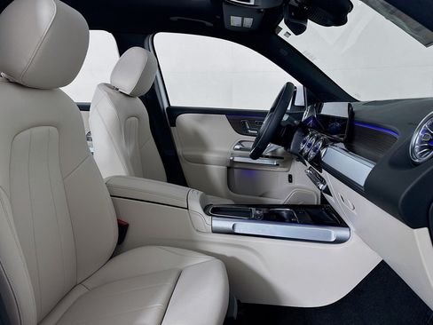 New 2026 Mercedes-Benz GLB 250 4MATIC image 6