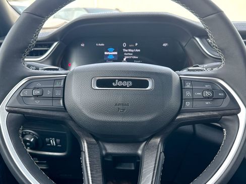 Used 2025 Jeep Grand Cherokee L Limited image 46