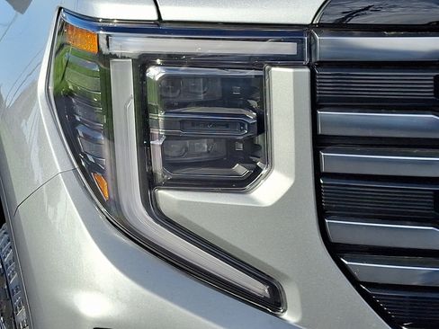 Used 2025 GMC Sierra 1500 AT4 image 9