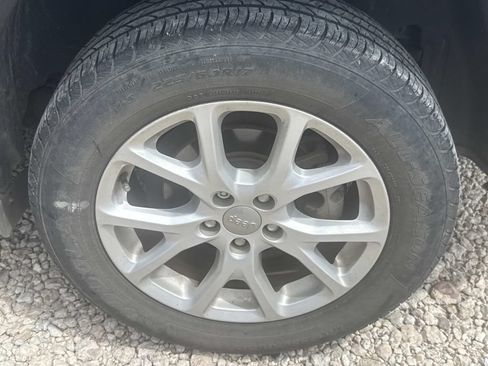Used 2018 Jeep Cherokee Latitude Plus FWD image 5