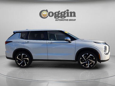 Used 2022 Mitsubishi Outlander ES image 7