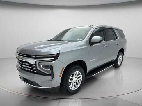 Used 2025 Chevrolet Tahoe LT AWD/4WD image 3