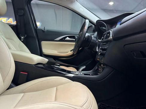 Used 2017 INFINITI QX30 Premium w/ Navigation Package image 35