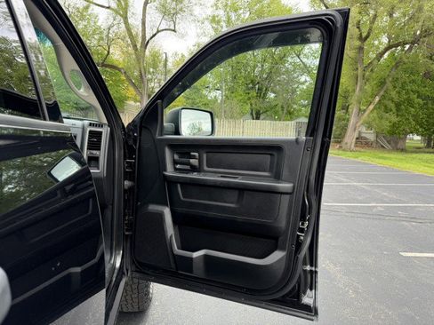 Used 2018 RAM 1500 Express AWD/4WD image 29