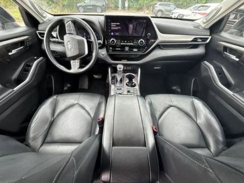 Used 2023 Toyota Highlander Limited AWD/4WD image 6