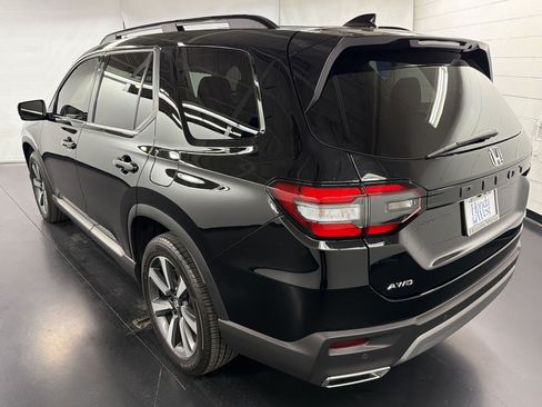 Certified 2025 Honda Pilot Elite image 3