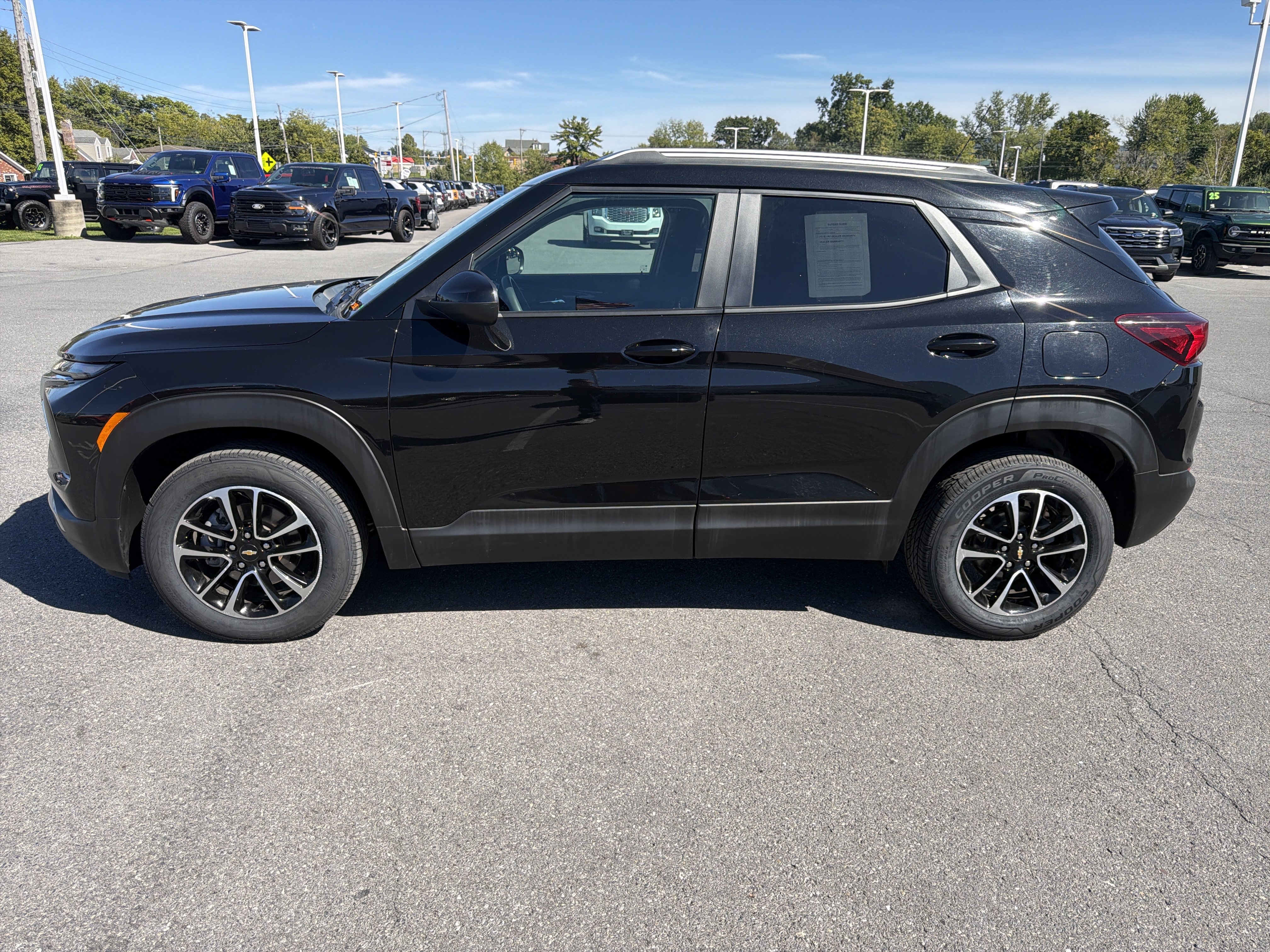 Used 2025 Chevrolet TrailBlazer LT AWD/4WD image 7