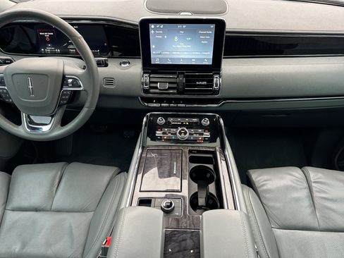Used 2019 Lincoln Navigator Reserve image 13