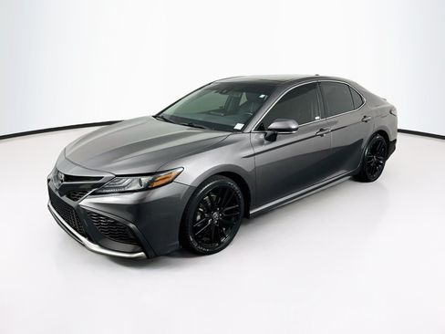 Used 2021 Toyota Camry XSE FWD image 3