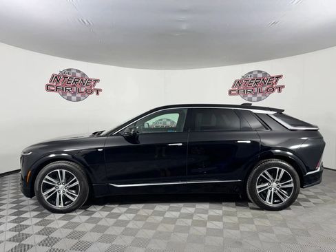 Used 2024 Cadillac Lyriq Luxury w/ LPO, Floor Liner Package AWD/4WD image 4
