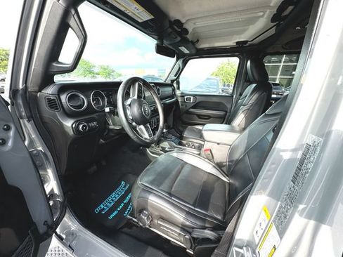 Used 2018 Jeep Wrangler Unlimited Sahara AWD/4WD image 10