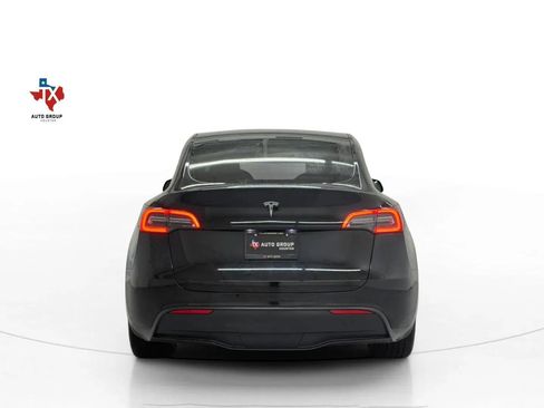 Used 2025 Tesla Model Y Long Range RWD image 8