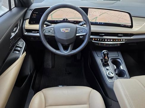 Used 2025 Cadillac XT4 Premium Luxury FWD image 12