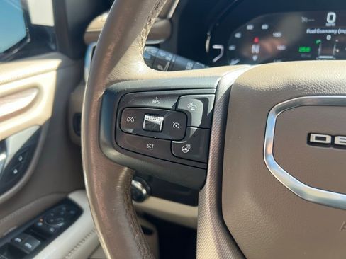 Used 2022 GMC Yukon XL Denali AWD/4WD image 16