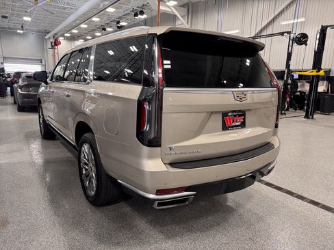 Used 2021 Cadillac Escalade ESV Premium Luxury w/ Driver Assist Tech Package image 35