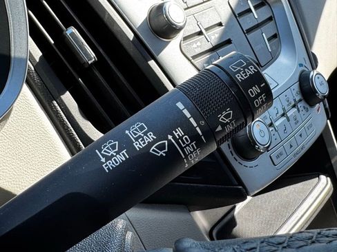 Used 2017 Chevrolet Equinox Premier w/ Enhanced Convenience Package image 27