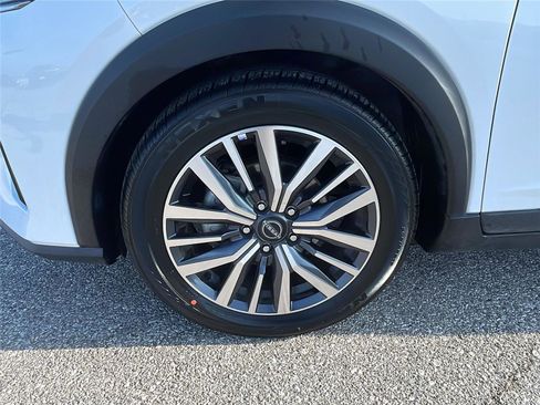 Used 2024 Nissan Kicks SR image 9